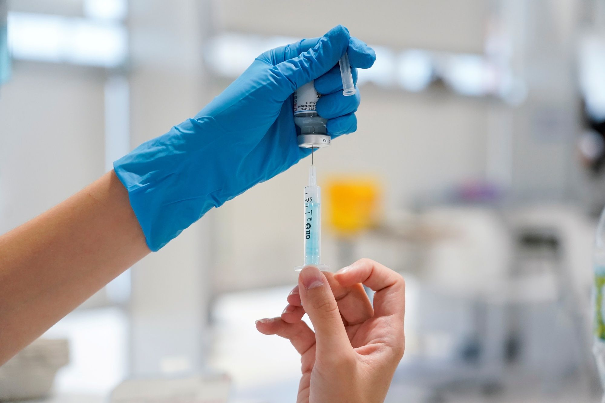 Mỹ chi 5 tỉ USD phát triển vắc xin Covid-19 mới, chấm dứt tình trạng khẩn cấp chống dịch