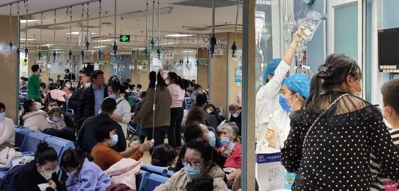 Dịch bệnh đường hô hấp lây lan khắp nơi, nhiều bệnh viện của Trung Quốc quá tải trầm trọng